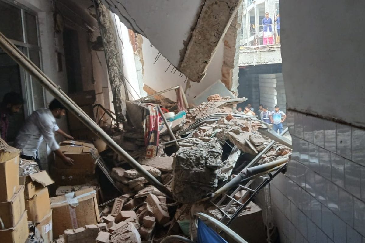 एमजीएम अस्पताल में फिर हादसा, गायनी ओटी की छत गिरी, डॉक्टर घायल, गर्भवती महिलाएं रेफर