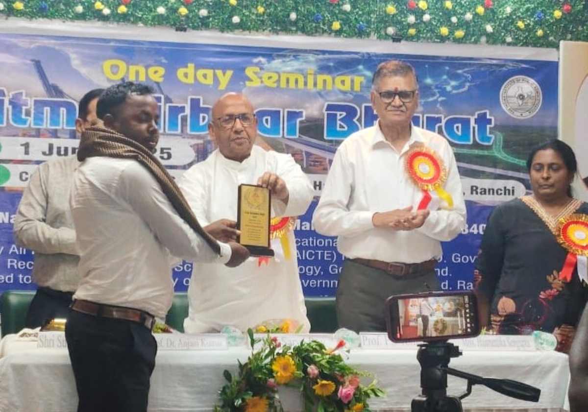 रांची के सोदाग पंचायत के मुखिया पतरस तिर्की को मिला ‘सर्वश्रेष्ठ मुखिया’ का अवार्ड