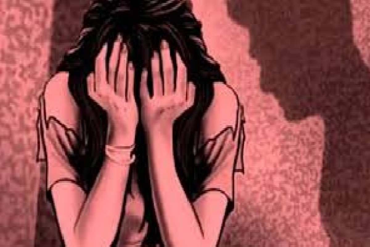 नगड़ी थाना क्षेत्र में आदिवासी युवती से गैंगरेप, दो आरोपी फरार