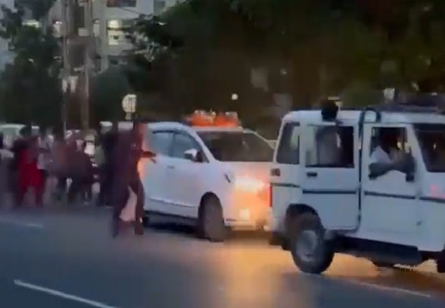 पटना में स्वास्थ्य मंत्री मंगल पांडे के काफिले पर हमला