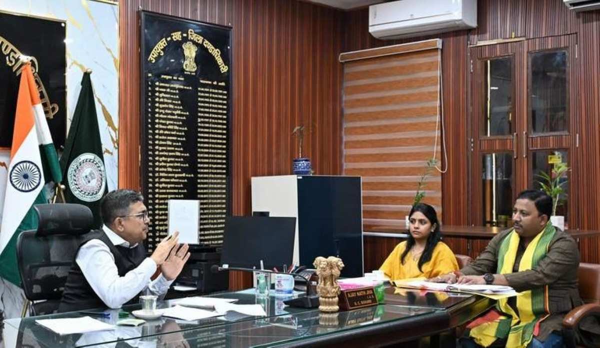 चास नगर निगम की सुविधाओं को लेकर डीसी की बैठक
