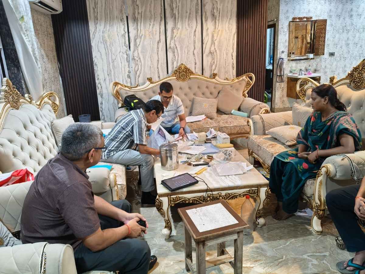 अधीक्षण अभियंता सतेन्द्र कुमार चौधरी के तीन ठिकानों पर निगरानी की छापेमारी, करोड़ों की संपत्ति से जुड़े दस्तावेज बरामद
