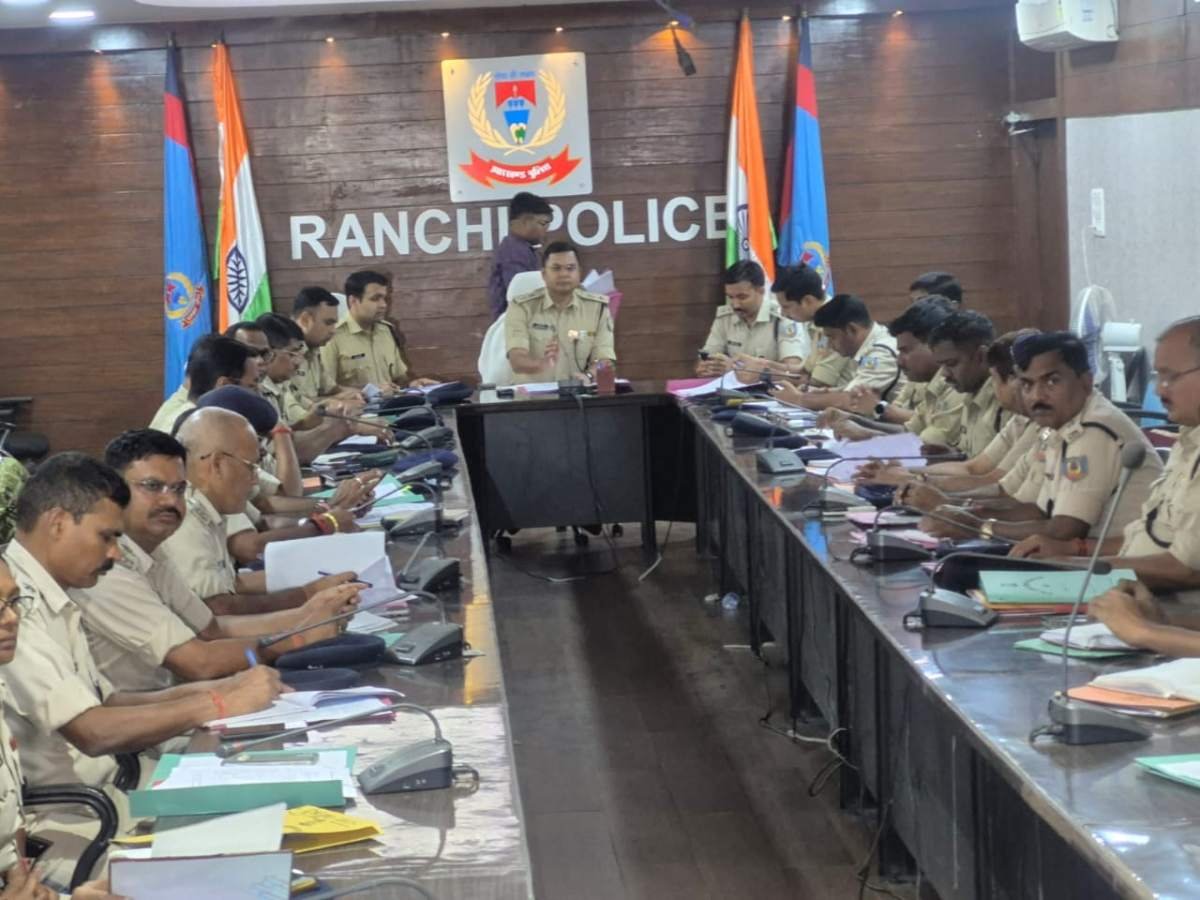 रांची में दुर्गा पूजा को लेकर सुरक्षा के कड़े इंतजाम: एसएसपी ने की समीक्षा बैठक, तैनात होंगी शक्ति कमांडो